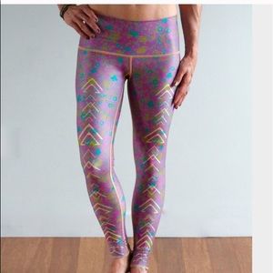 NWT Teeki meadow hot pant Sz lg